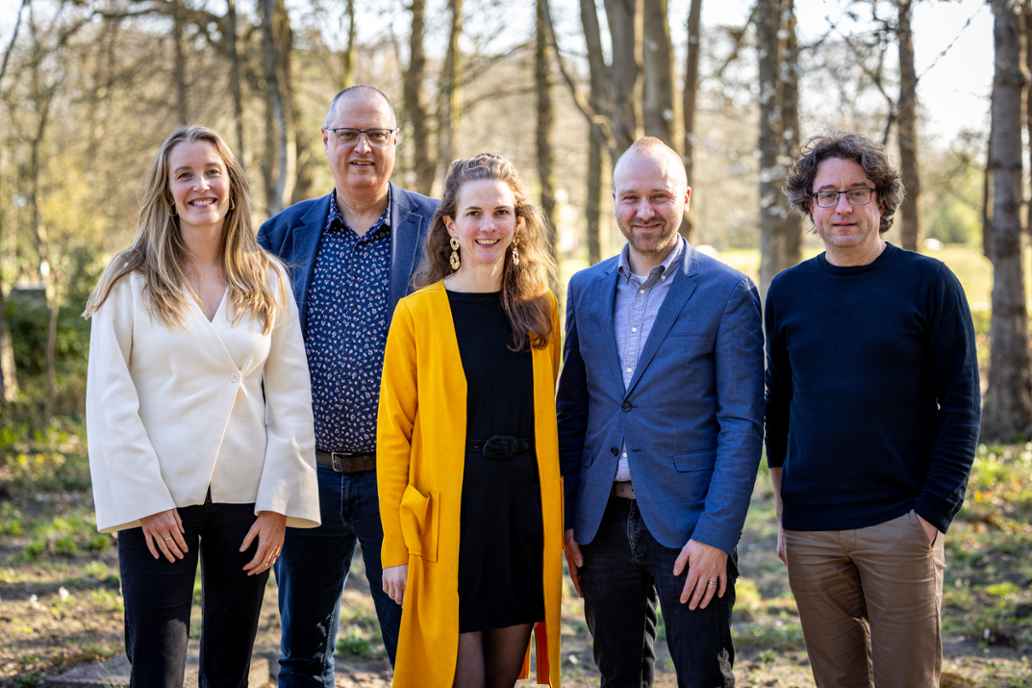 Het team van Triodos Foundation, met van links naar rechts Sacha, Leonhard, Jet, Michael en Chiron.